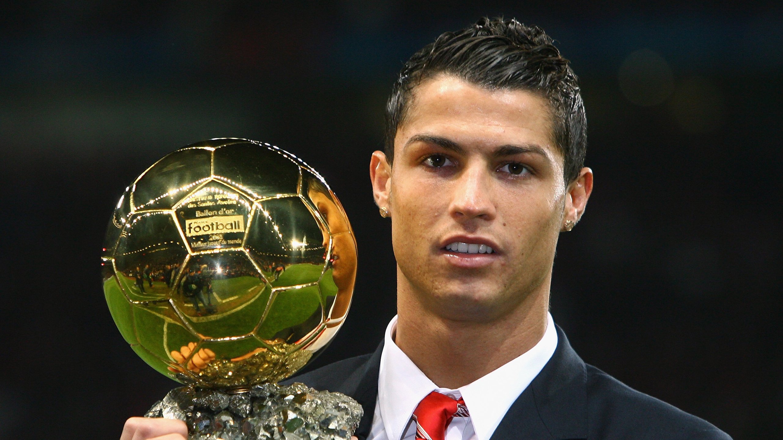 亚洲德比惊现绝境英雄！孙兴慜一脚任意球拯救日本，伊拉克铁血防线轰然崩塌