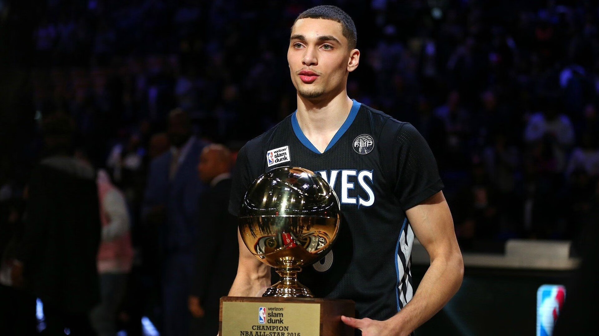 欧冠奇迹夜！36岁本泽马一锤定音，里昂绝境逢生靠的是什么？